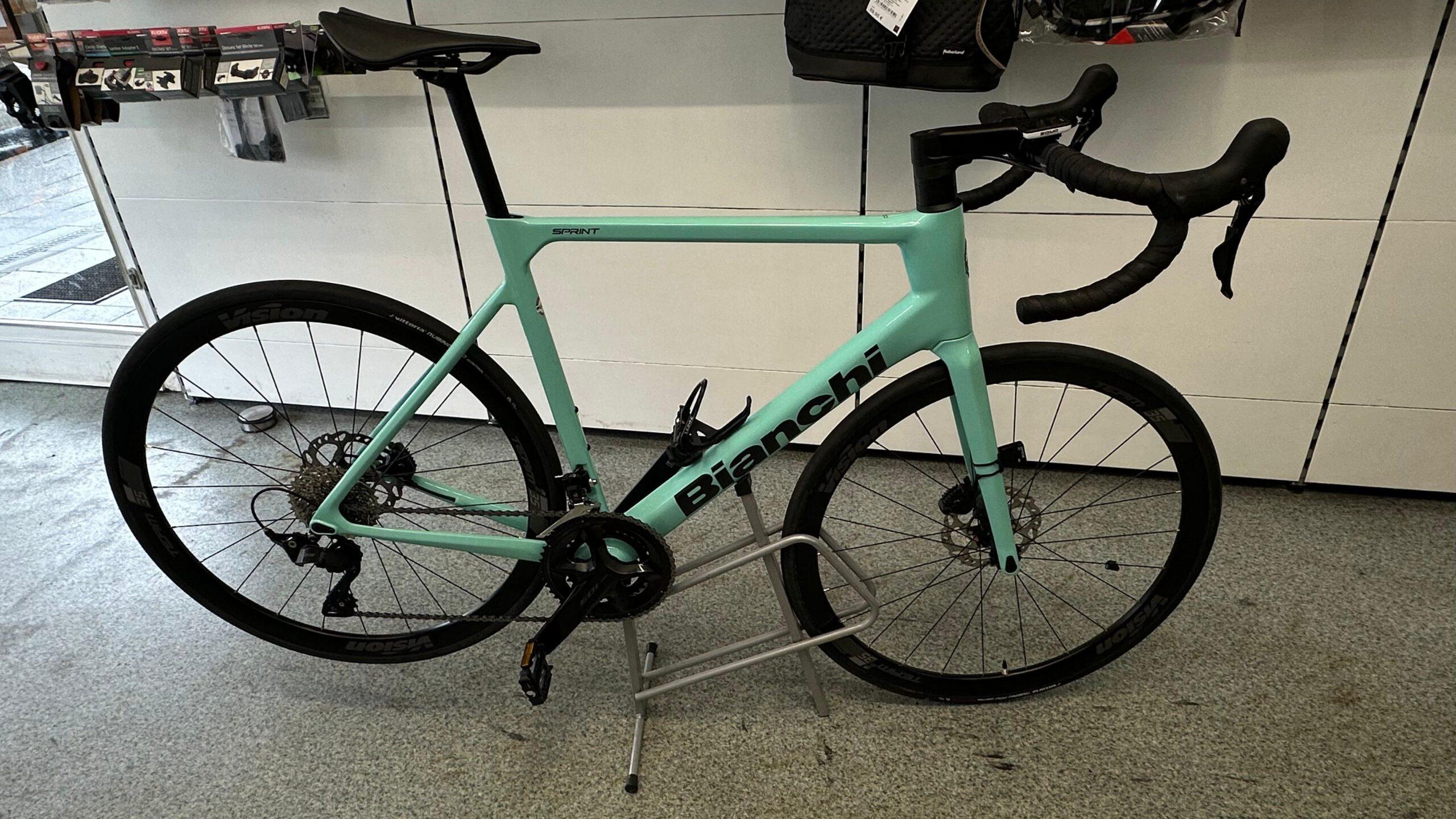 Gebrauchtes Bianchi Sprint Disc Carbon-Rennrad in Celeste beim Fahrradhaus Neßeler in Hamm